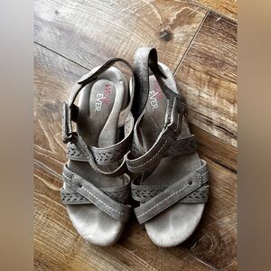 Wear ever size 6 sandals